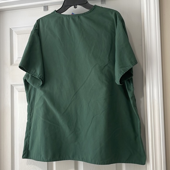 Set of 2 EXCELLENT pre owned gelscrubs dark green size XL . These are so… - Picture 2 of 4